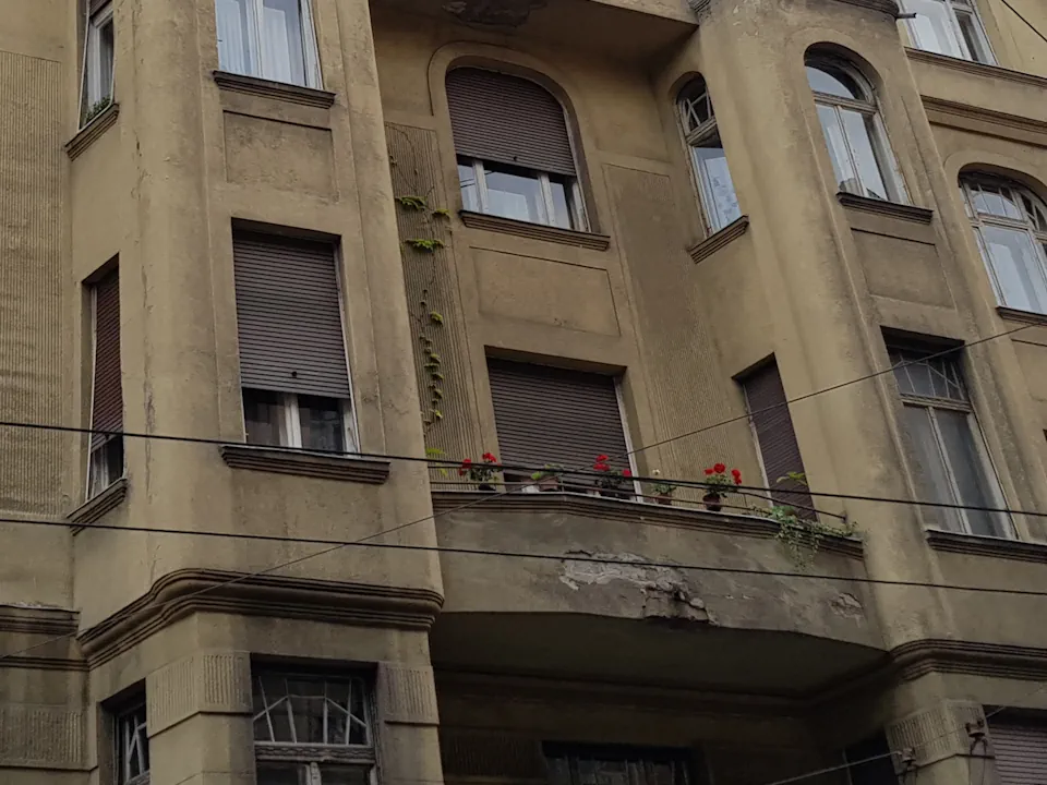 Baross utca 43. romos erkély