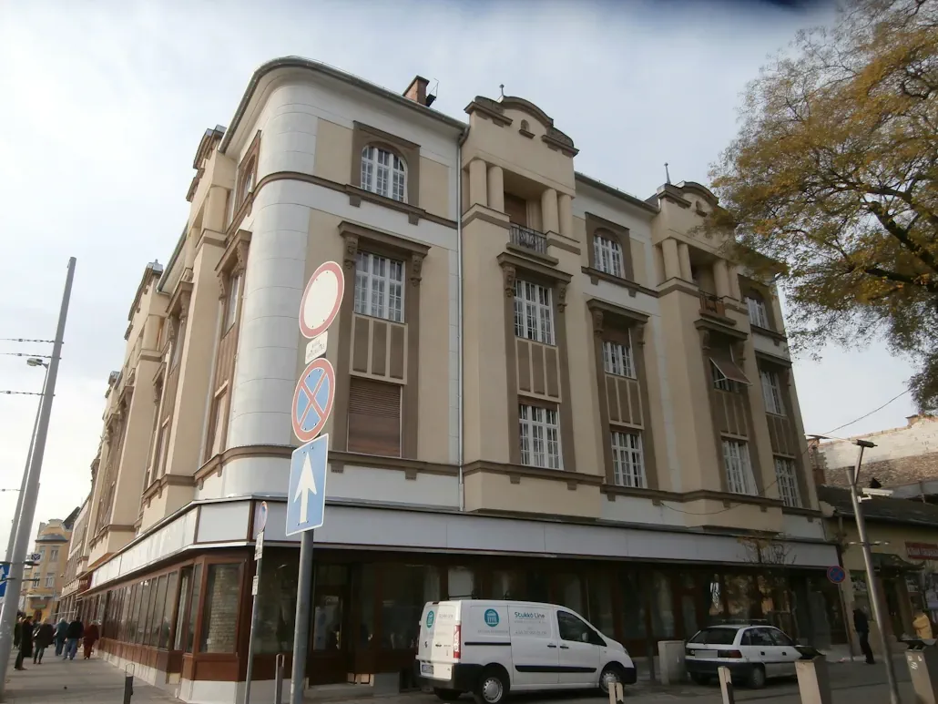 Cyklop ház homlokzat felújítás után | Stukkó Line Kft.