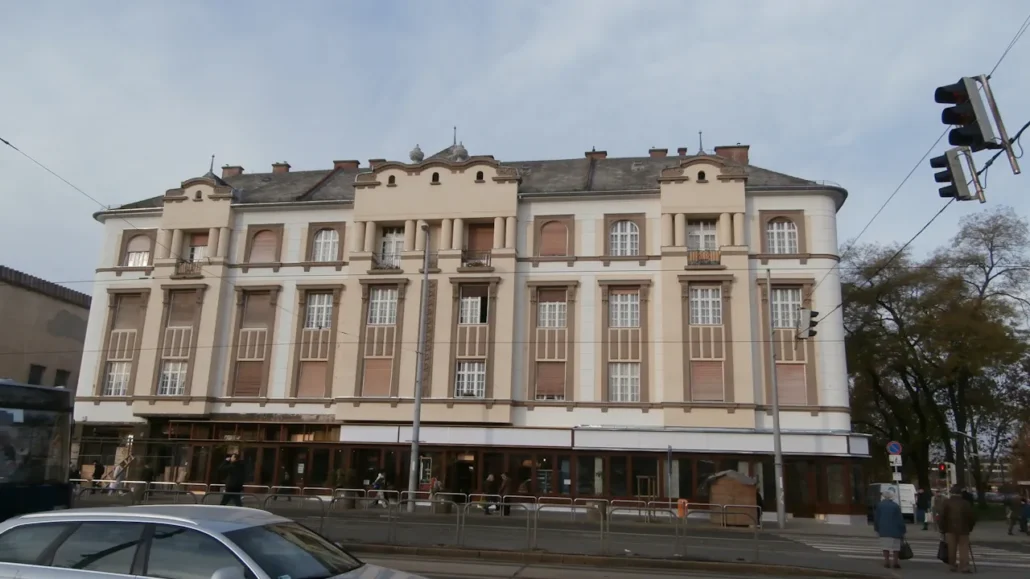 Cyklop ház homlokzat felújítása | Stukkó Line Kft.