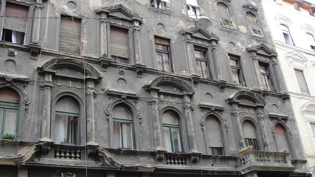 Eötvös u. 39. | homlokzatfelújítás előtt