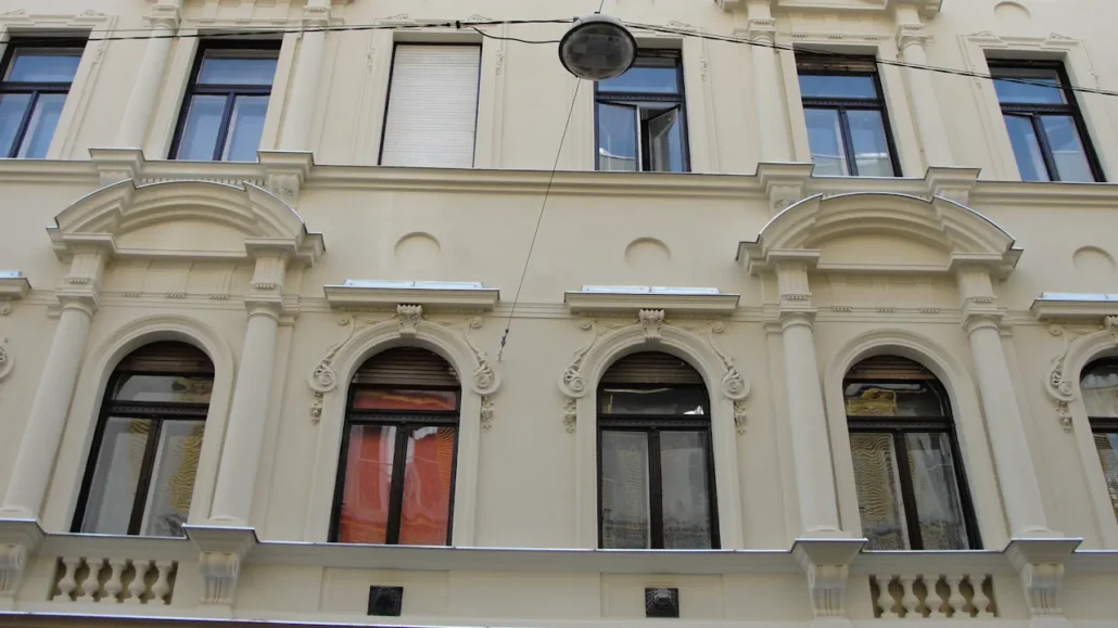 Eötvös u. 39. | homlokzatfelújítás után