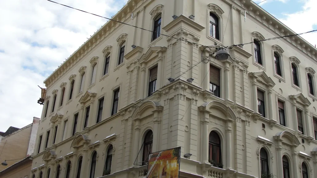 Eötvös u. 39. sarok | homlokzatfelújítás után