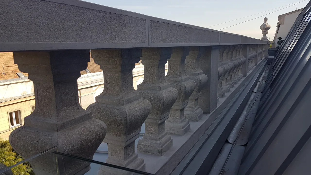 Benczúr utca 11. kőrestaurálás, épületszobrászat