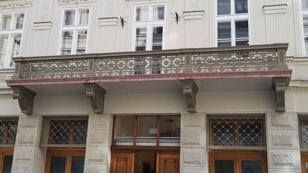 Sas utca 15. homlokzatfelújítása