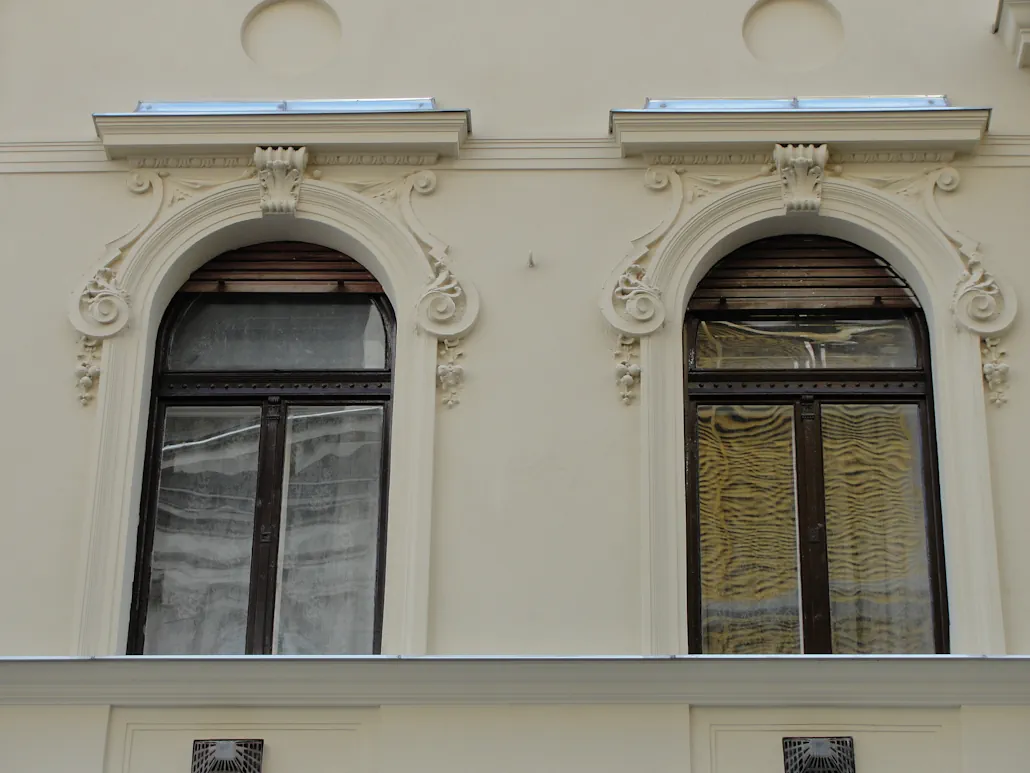 homlokzat felújítás restaurátori szemlélettel Terézvárosban