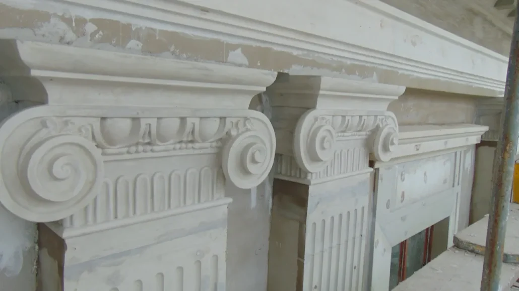 Kiskunhalas Városháza | épületszobrászat