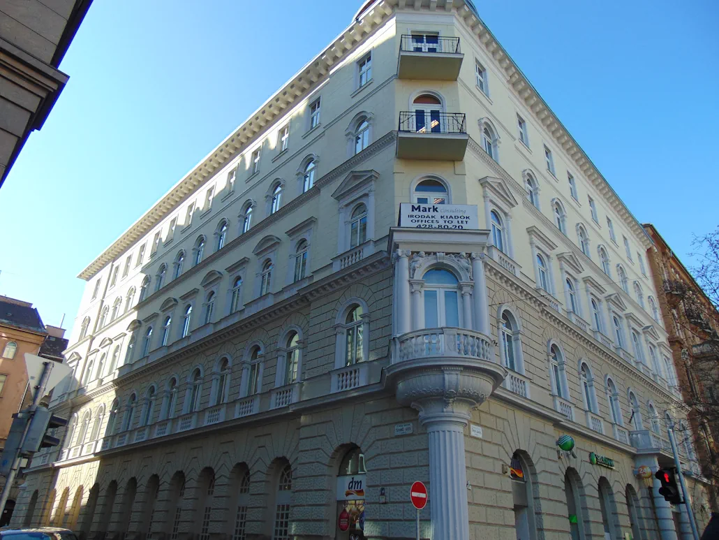 Mark Center homlokzat felújítás, műemlék