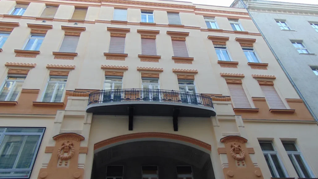 Ferenciek tere 3. műemléki homlokzatfelújítás