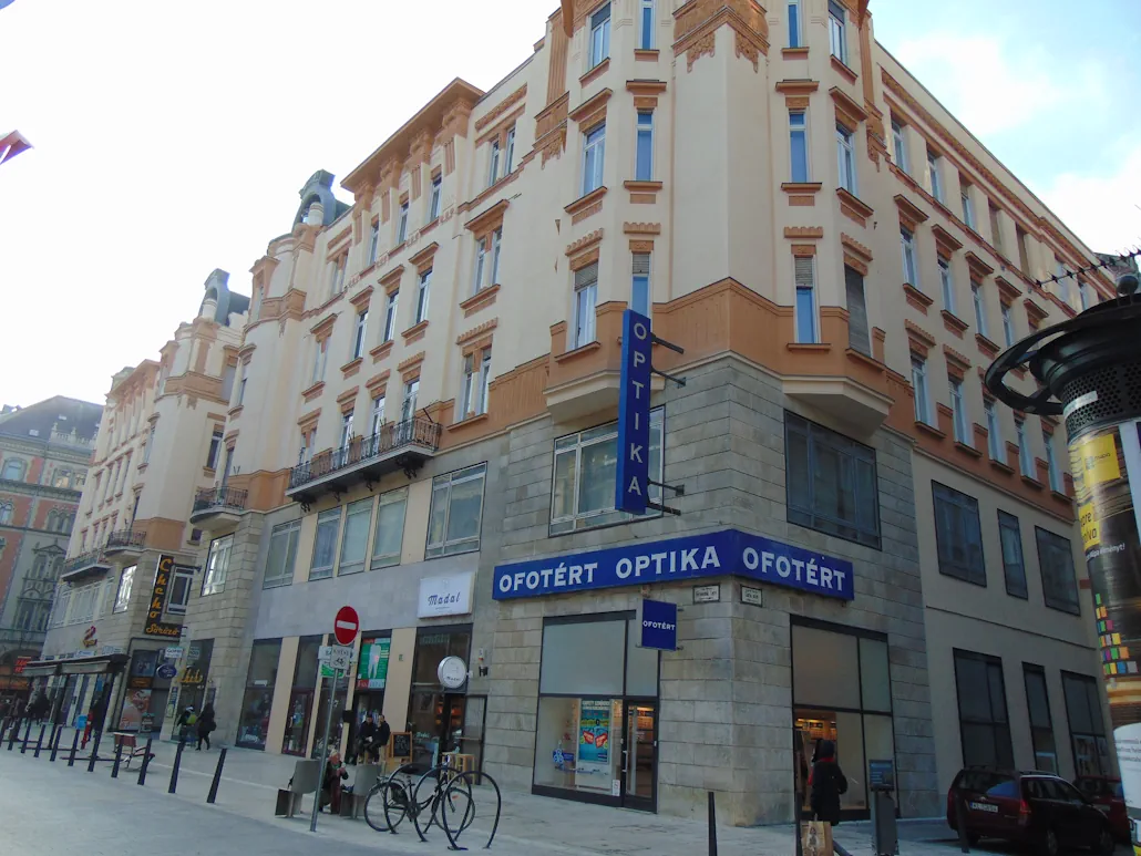 Ferenciek tere 3. műemléki homlokzatfelújítás