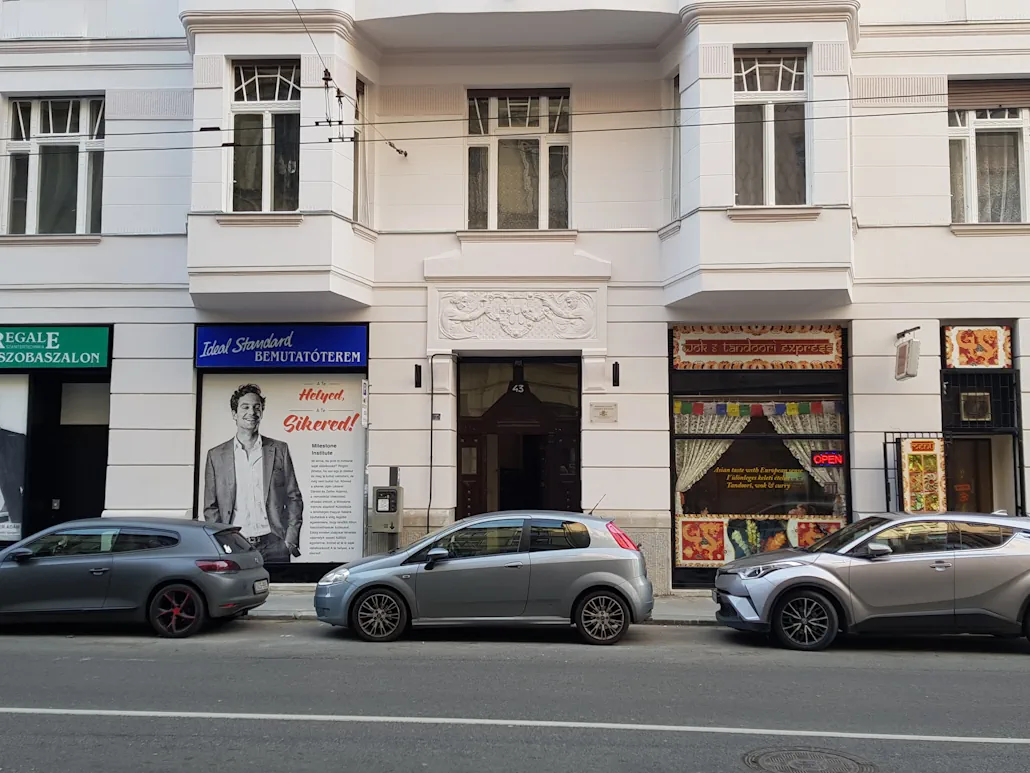 Műemléki homlokzatfelújítás és tetőcsere: Baross utca 43. technikai esettanulmány