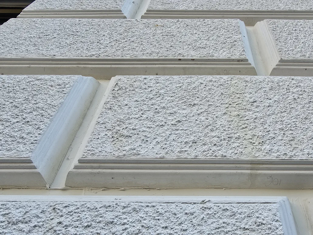 Oktogon, műemlék épület felújítás, homlokzat felújítás, K&H lábazatfelújítás